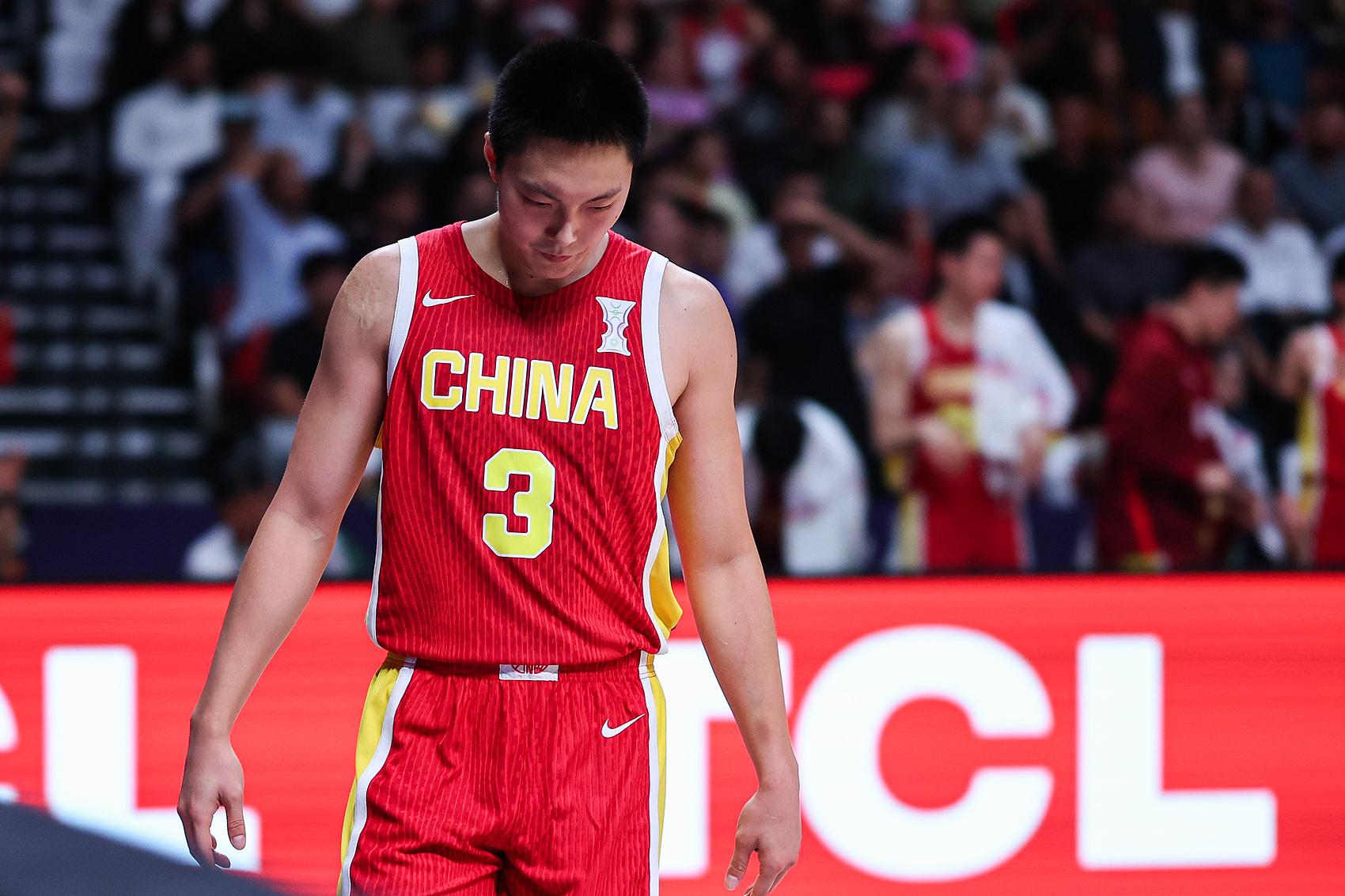 我在执行教, 但我看到, 这支中国男