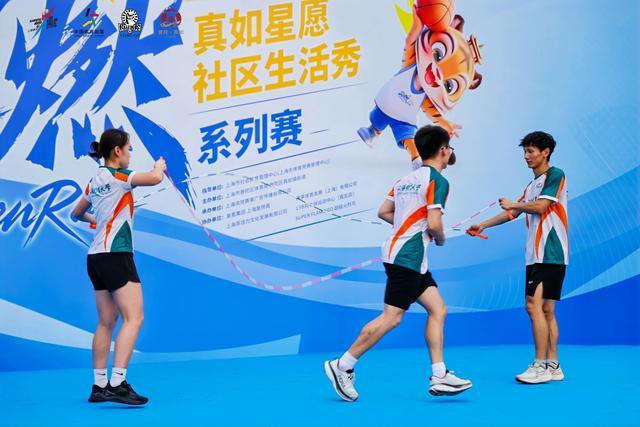 干等也积极, 为社区工作