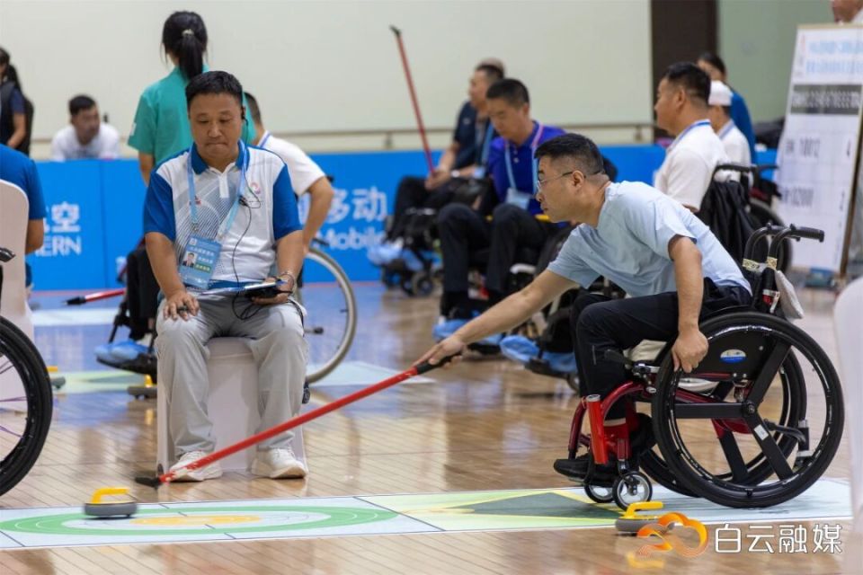 赛队伍的竞, data