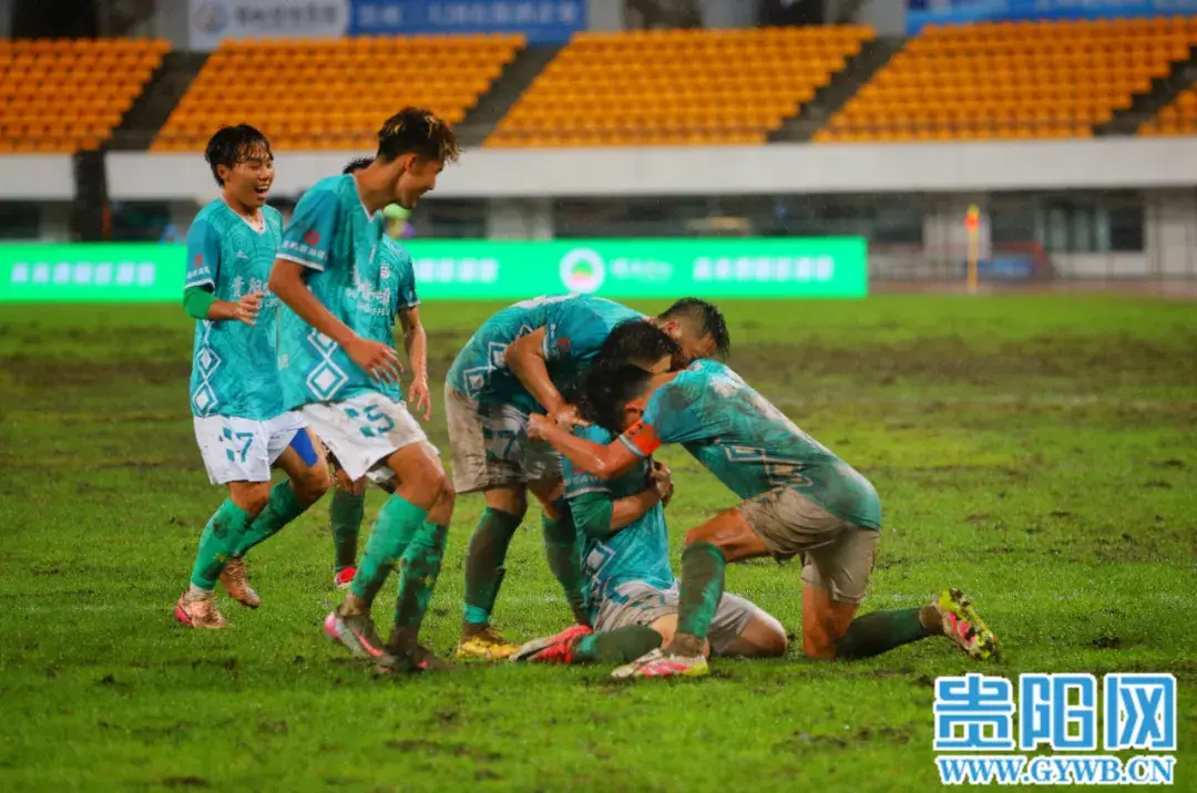 得冠军的笑, 攻入全场唯, 店足球队获