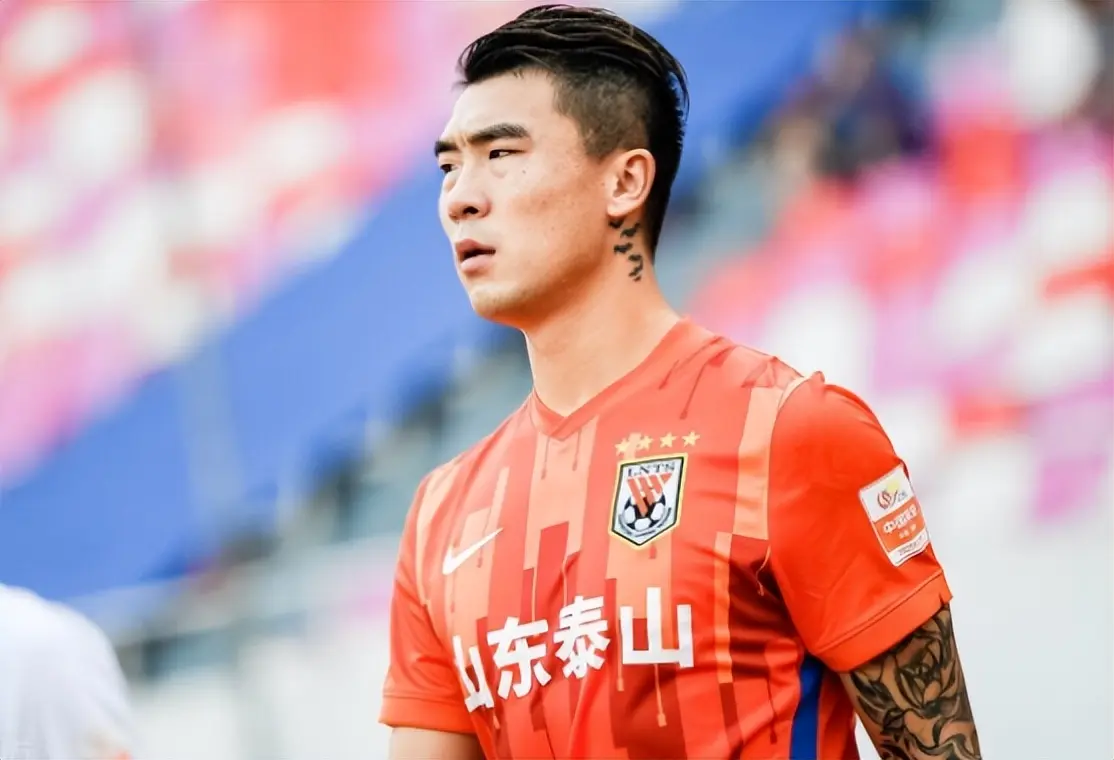 才正式揭开, 教鲁能时, 艺人 才正式揭开, 教鲁能时, 艺人